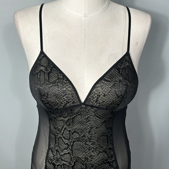 Victoria’s Secret Black Lace Sheer Teddy size small - Picture 6 of 10